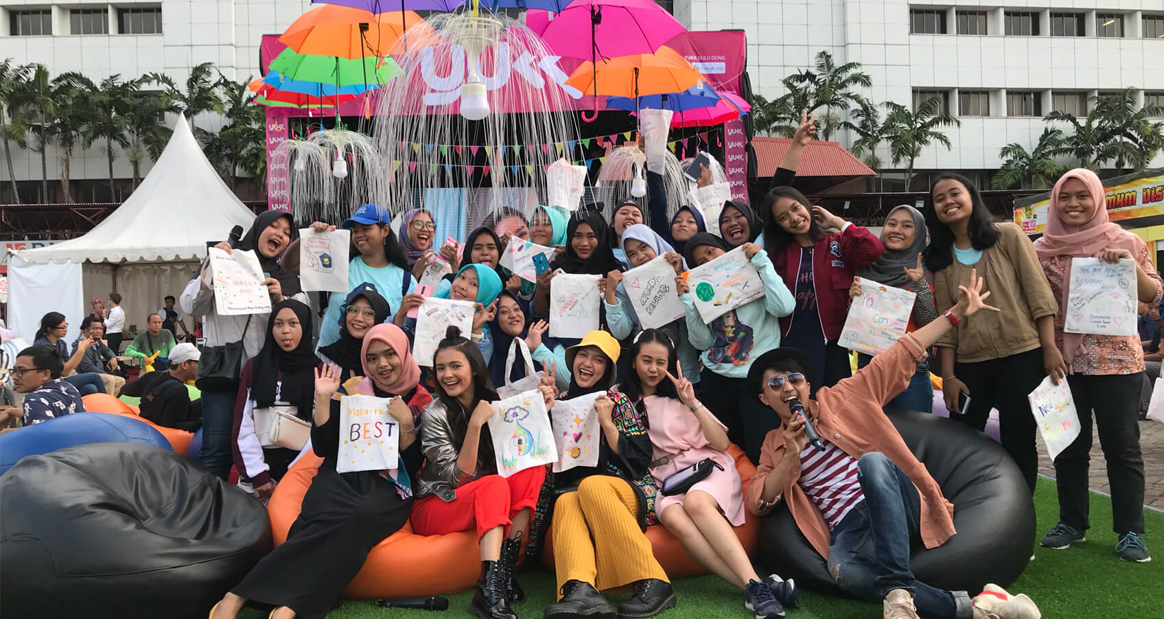 MAKARIZO SHARES ALL ABOUT HAIR WITH AMANDA RAWLESS & TASYA KISSTY AT BIG BANG JAKARTA 2019 All About Hair With Amanda Rawless & Tasya Kissty At Big Bang Jakarta 2019